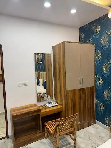 Hotel Strawberry Chandigarh